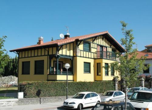 Hotel Restaurante Aldama อามูริโอ ภายนอก รูปภาพ