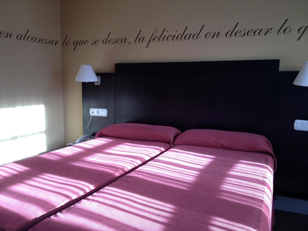 Hotel Restaurante Aldama อามูริโอ ภายนอก รูปภาพ